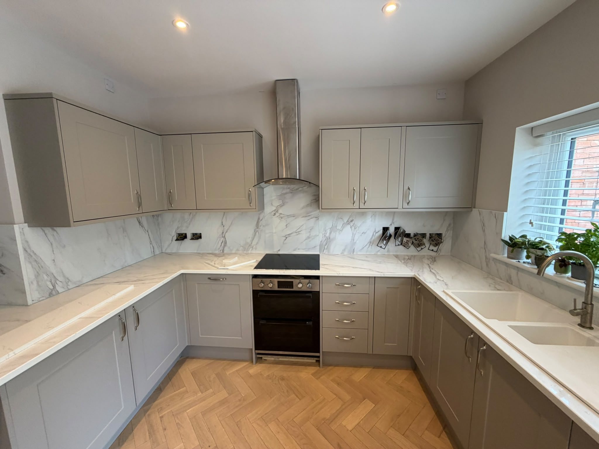 Calacatta Glacier quartz U-shaped kitchen