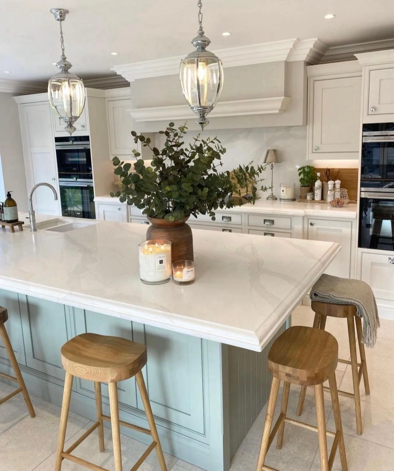 Enzo quartz worktop, view 2 of the finished installation