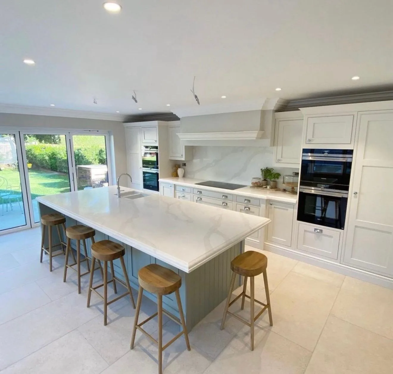 Enzo quartz worktop, view 4 of the finished installation