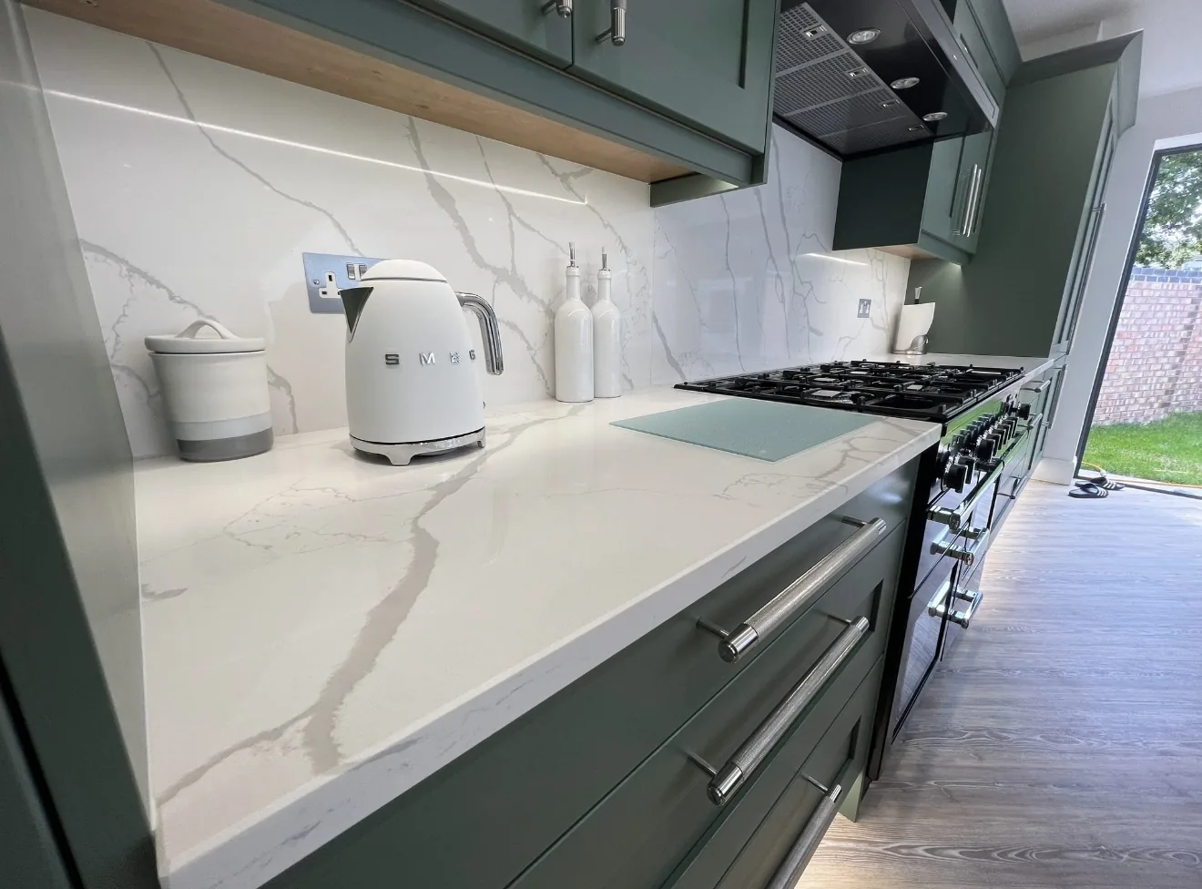 Undermounted sink cut-out in a quartz worktop