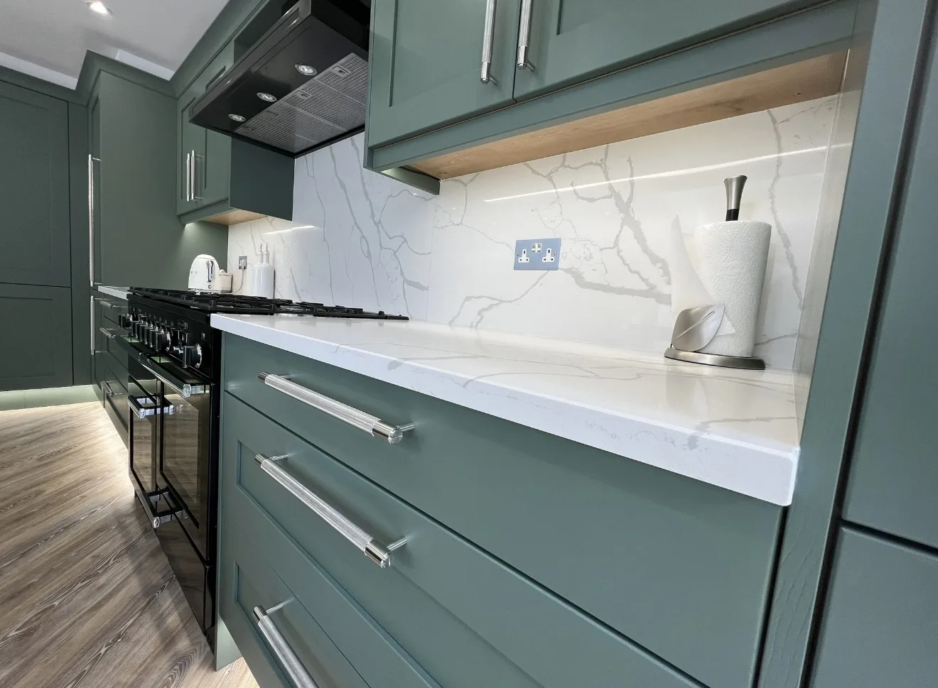 Worktop join finished flush against a wall