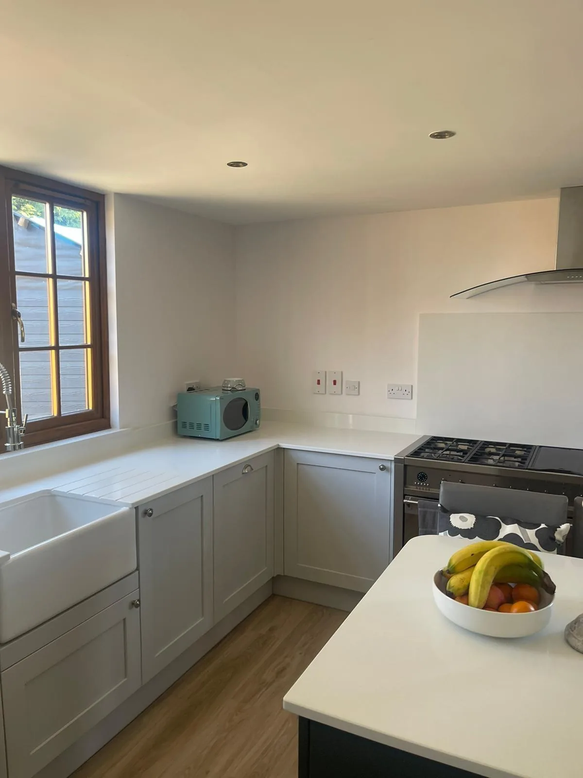 Ultra White quartz worktop, view 2 of the finished installation