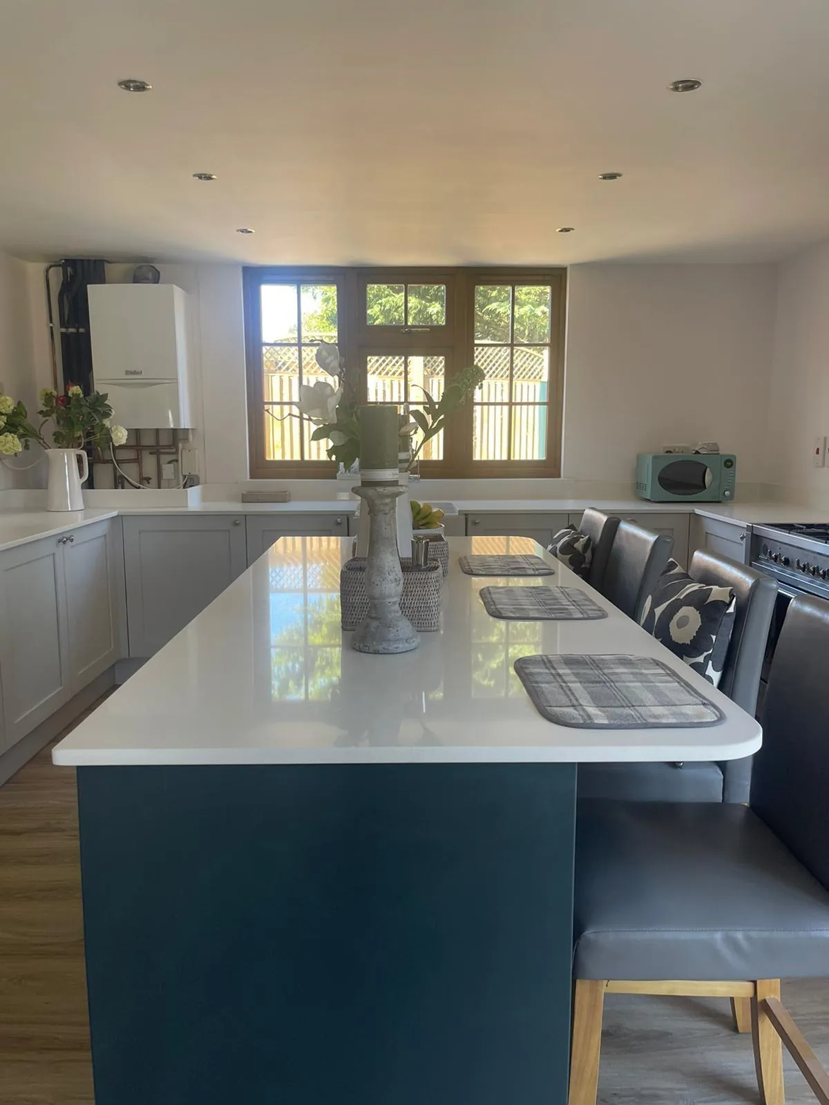Ultra White quartz worktop, view 3 of the finished installation