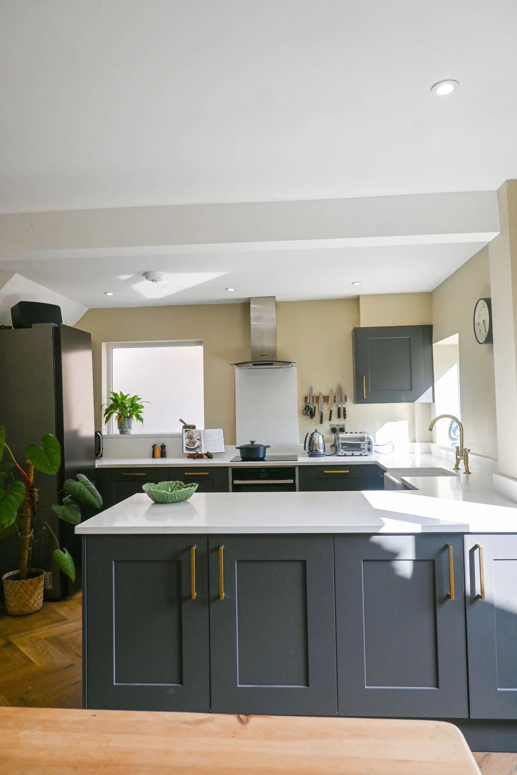Capri White quartz kitchen worktop installation