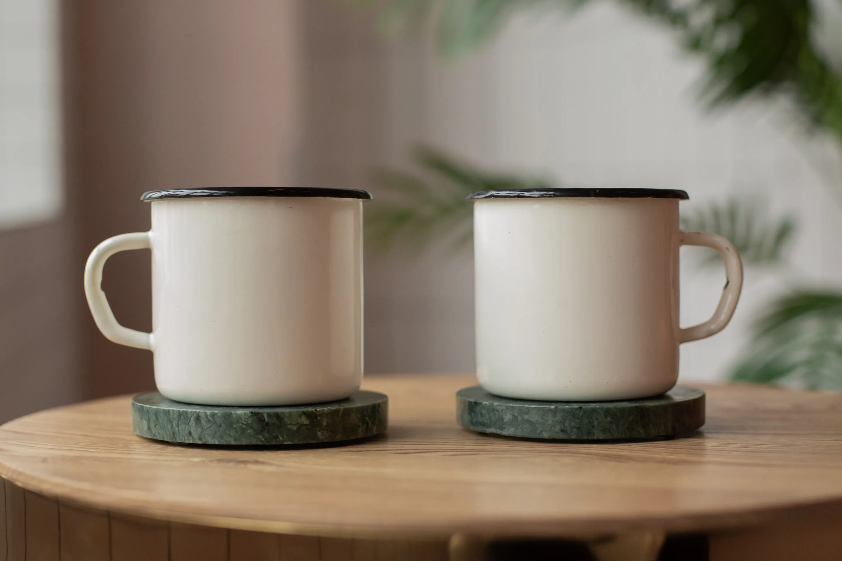 Stone coasters cut to size, in quartz, granite and sintered stone